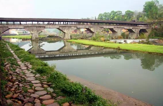 火灾前的万安桥